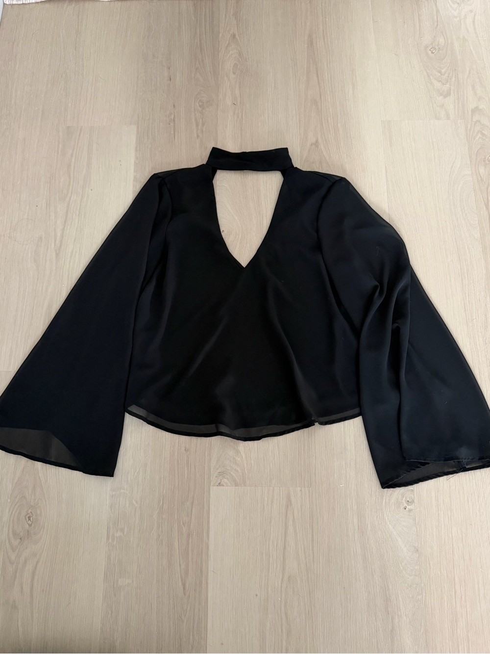 Show Me Your Mumu Women’s Black Bell Sleeve V-Neck Choker Top - Small